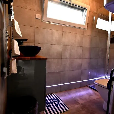 Zamkowe Wzgorze 펜션 니에지차 자메크